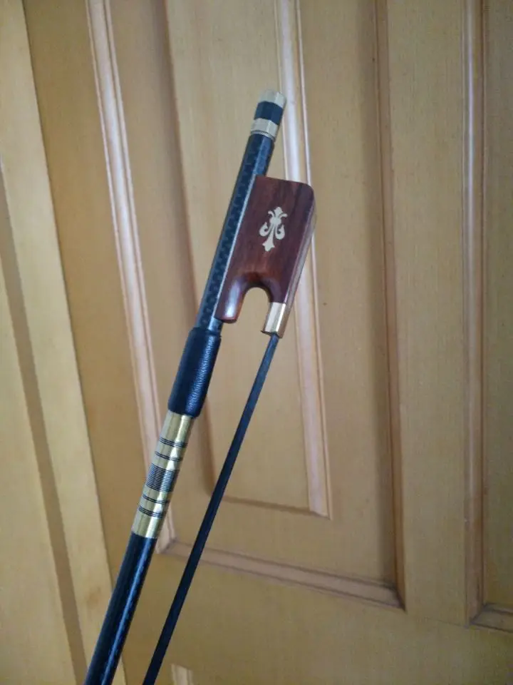 1pcs Brand NEW PRO light carbon fiber 4/4 cello bow copper parts snake wood frog
1pcs Brand NEW PRO light carbon fiber 4/4 cello bow copper parts snake wood frog