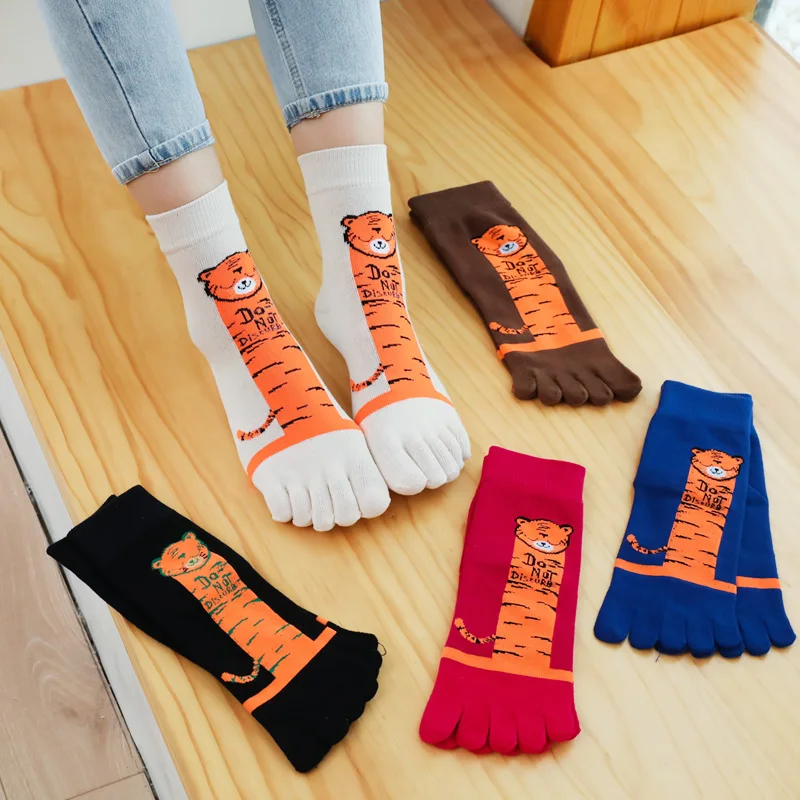 5 Pairs Tiger Women Five Finger Socks Split Toe Cartoon Middle Tube Cotton Socks
5 Pairs Tiger Women Five Finger Socks Split Toe Cartoon Middle Tube Cotton Socks