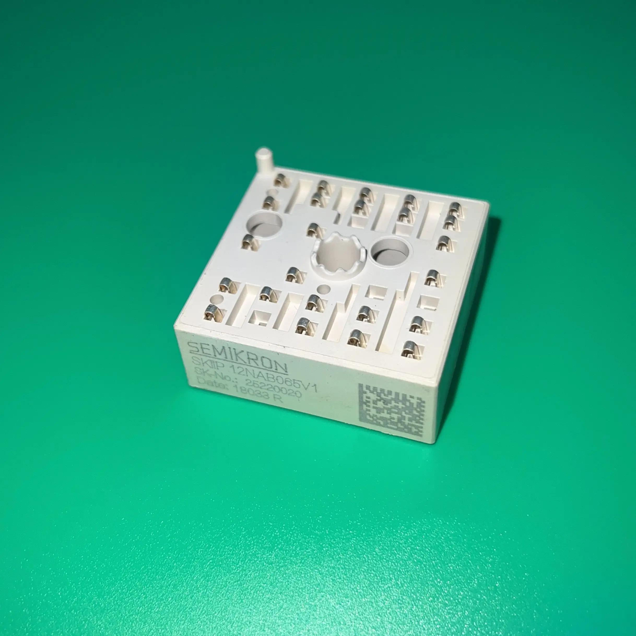 SKiiP12NAB065V1 MODULE SKiiP 12NAB065V1 IGBT 3-phase bridge rectifier + brake chopper + 3-phase bridge inverter SKiiP12NAB065VI
SKiiP12NAB065V1 MODULE SKiiP 12NAB065V1 IGBT 3-phase bridge rectifier + brake chopper + 3-phase bridge inverter SKiiP12NAB065VI