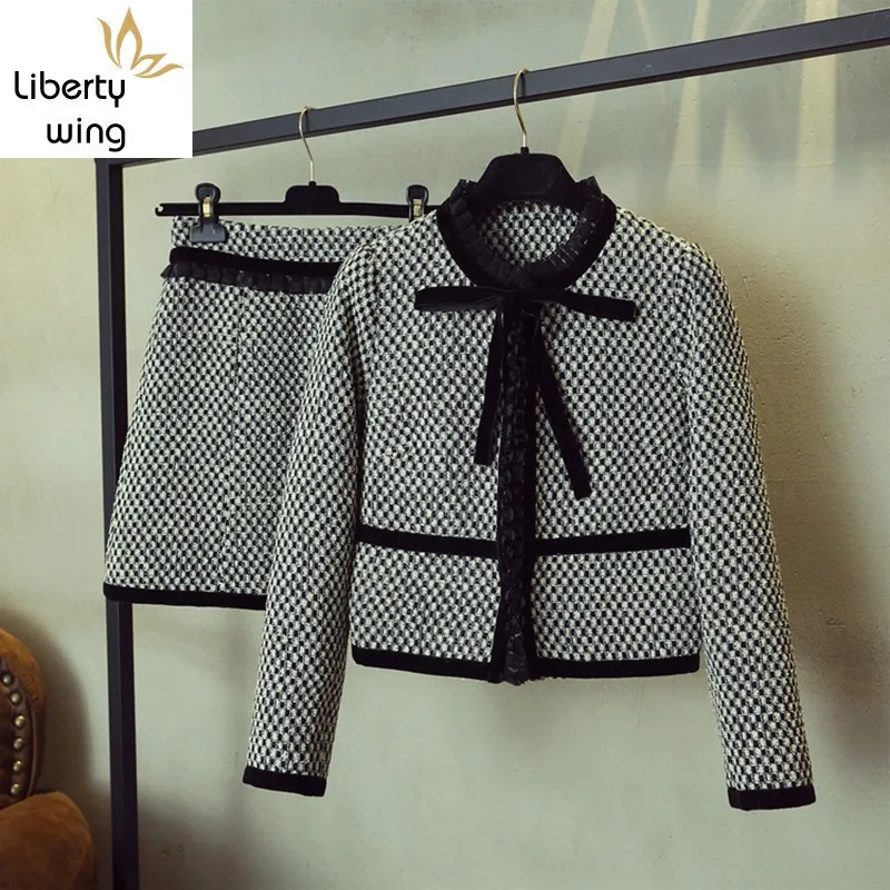 Designer Women Bow Plaid Long Sleeve Jacket Mini Skirt Two Piece Set Spring Autumn Elegant Streetwear Tweed Skirts Suit
Designer Women Bow Plaid Long Sleeve Jacket Mini Skirt Two Piece Set Spring Autumn Elegant Streetwear Tweed Skirts Suit