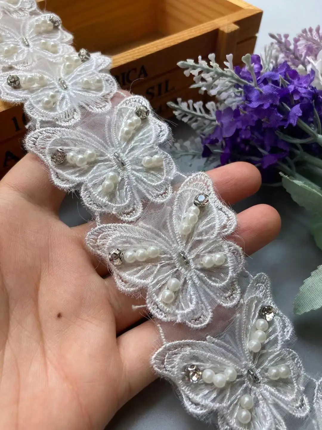 20 x White Ribbon Double Butterfly Rhinestones Embroidered Lace Trim Fabric Handmade DIY Sewing Craft For Hat Shoes Decoration
20 x White Ribbon Double Butterfly Rhinestones Embroidered Lace Trim Fabric Handmade DIY Sewing Craft For Hat Shoes Decoration