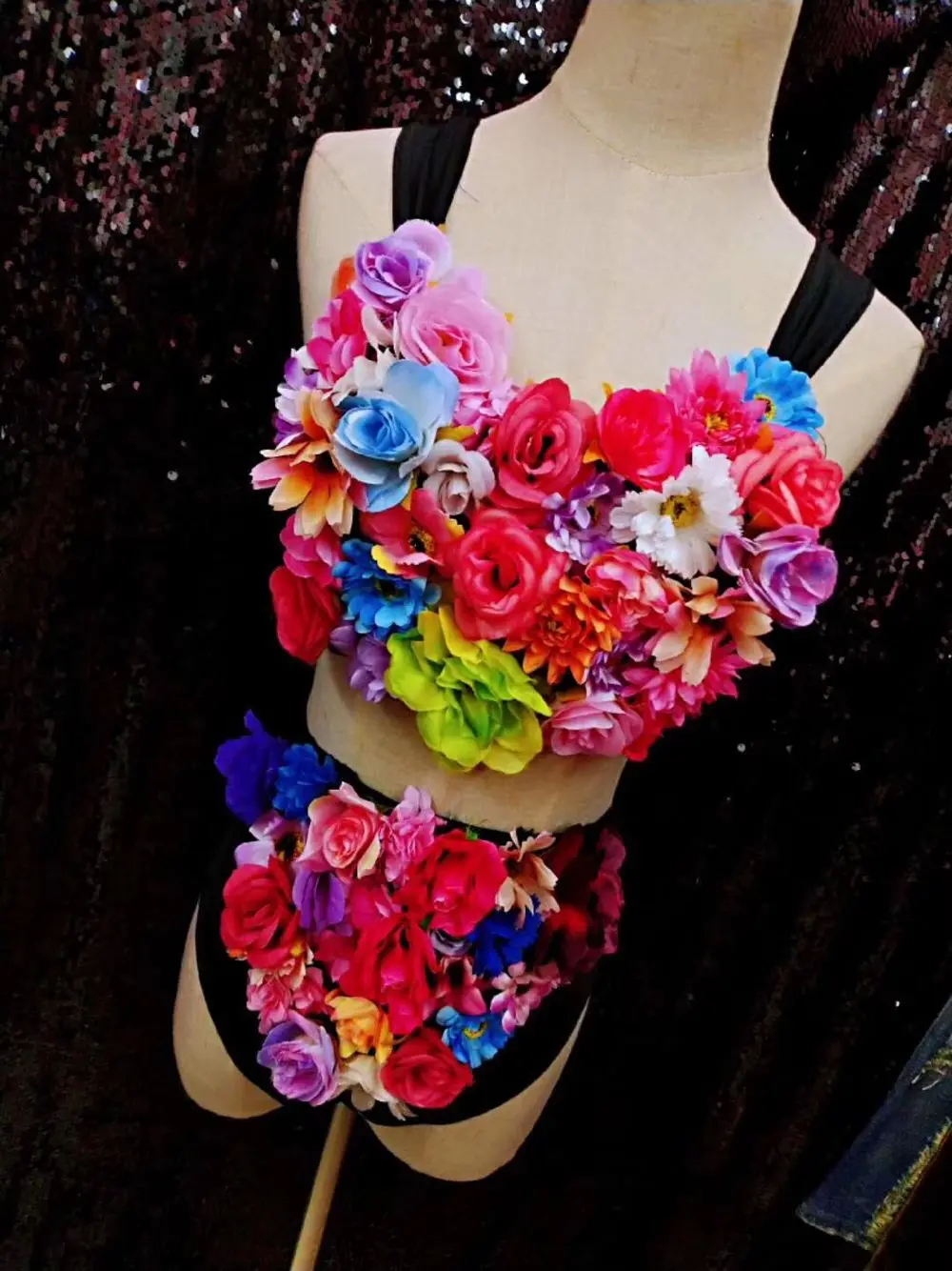 Modern stage costume flower singer dancer stage wears fashion clothing performance clothes
Modern stage costume flower singer dancer stage wears fashion clothing performance clothes