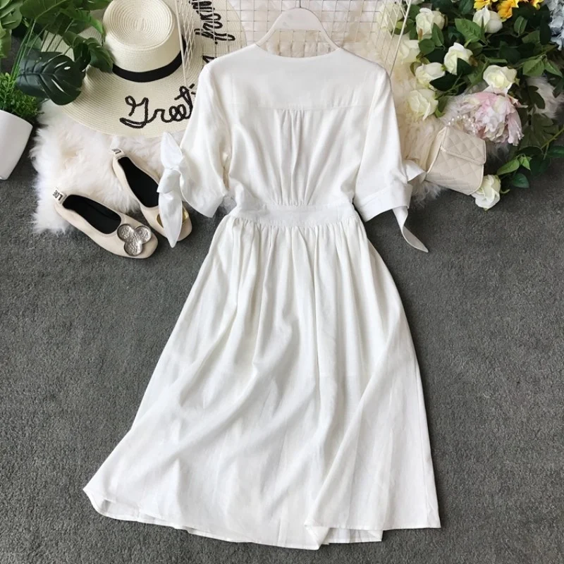 White Vintage Loose Fit Women Summer Dress Boho Mid Calf Linen V-Neck Single Breasted Waist Down Pleated Vacation Casual Dress
White Vintage Loose Fit Women Summer Dress Boho Mid Calf Linen V-Neck Single Breasted Waist Down Pleated Vacation Casual Dress