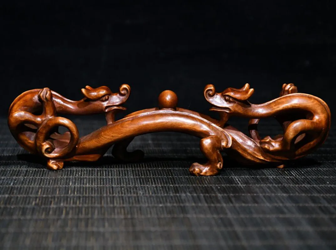 Archaize seiko Hand-carved boxwood double dragon play bead Pen rack crafts statue
Archaize seiko Hand-carved boxwood double dragon play bead Pen rack crafts statue