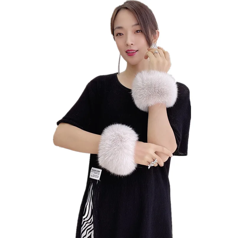 Real Fox Fur Cuff Winter Warm Women Soft Cuffs Arm Warmer Fluffy Thicken Accessories Lady Bracelet
Real Fox Fur Cuff Winter Warm Women Soft Cuffs Arm Warmer Fluffy Thicken Accessories Lady Bracelet