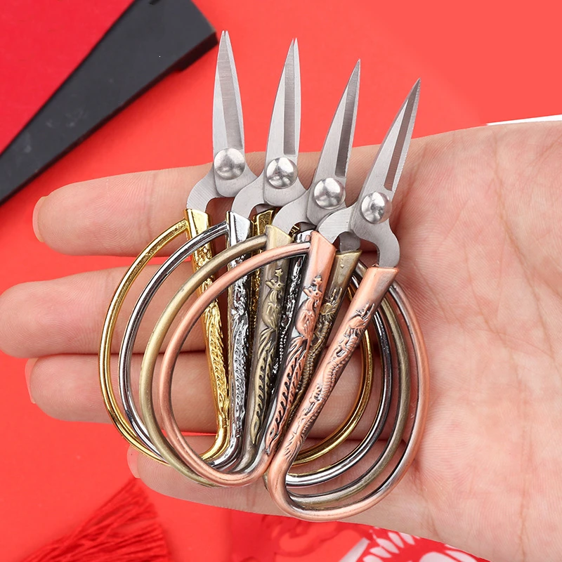Sharp Retro Small Scissors for Sewing and Needlework Handmade DIY Sewing Tools Small Embroidery Scissors Sewing Thread Scissors
Sharp Retro Small Scissors for Sewing and Needlework Handmade DIY Sewing Tools Small Embroidery Scissors Sewing Thread Scissors