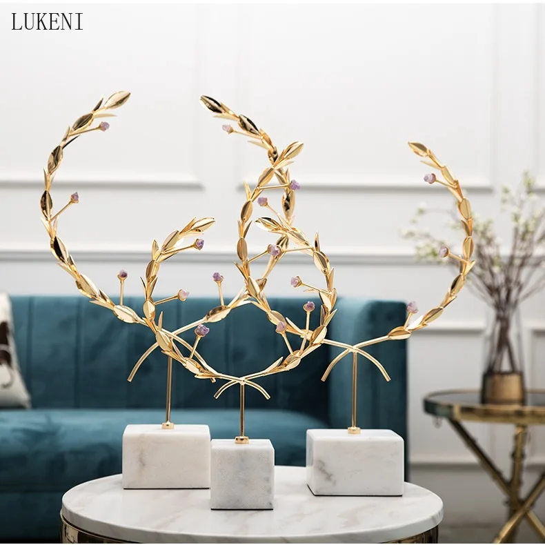 Light Luxury Decorations, Modern Metal Wreath Crafts, Living Room Entrance, Wine Cabinet Model Room, New Chinese Home Decoration
Light Luxury Decorations, Modern Metal Wreath Crafts, Living Room Entrance, Wine Cabinet Model Room, New Chinese Home Decoration