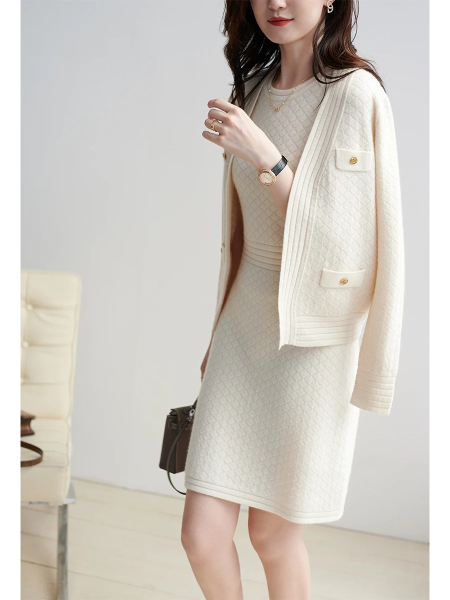 Fashion women's suit 2020 autumn and winter new style vest skirt knitted cardigan fashion two-piece suit
Fashion women's suit 2020 autumn and winter new style vest skirt knitted cardigan fashion two-piece suit