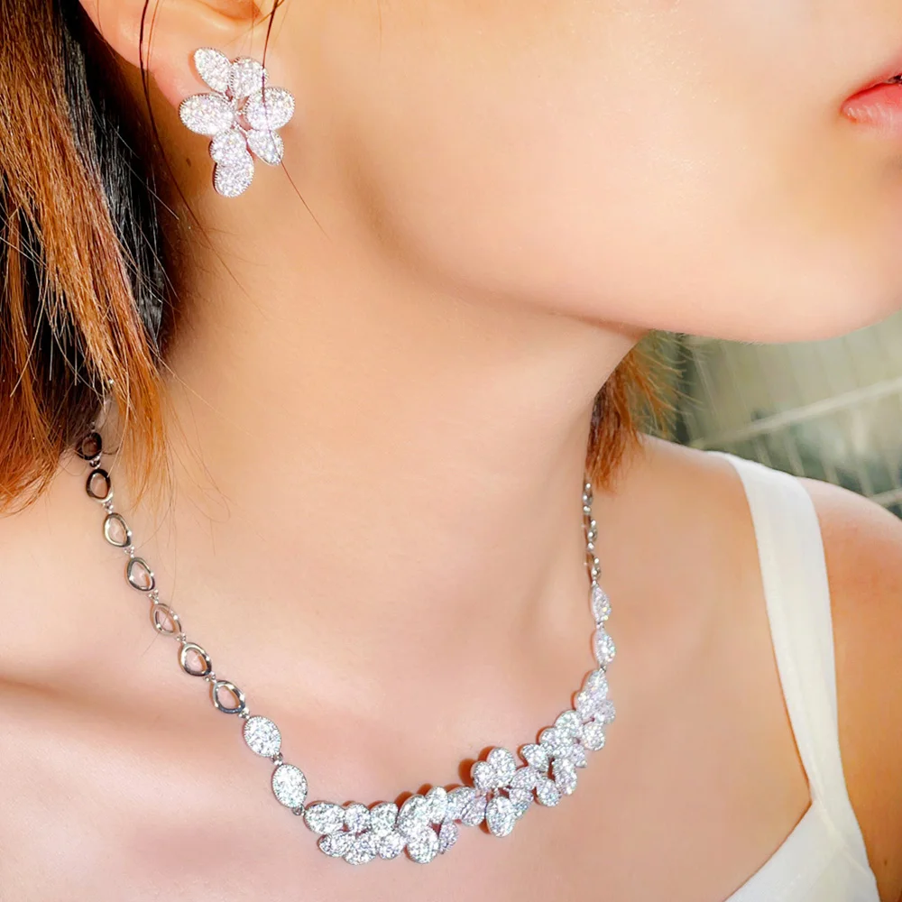 Pera Overpowering Bridal Wedding Jewelry Cubic Zirconia Silver Color Leaf Charm Women Choker Necklace and Earrings Sets J465 
Pera Overpowering Bridal Wedding Jewelry Cubic Zirconia Silver Color Leaf Charm Women Choker Necklace and Earrings Sets J465