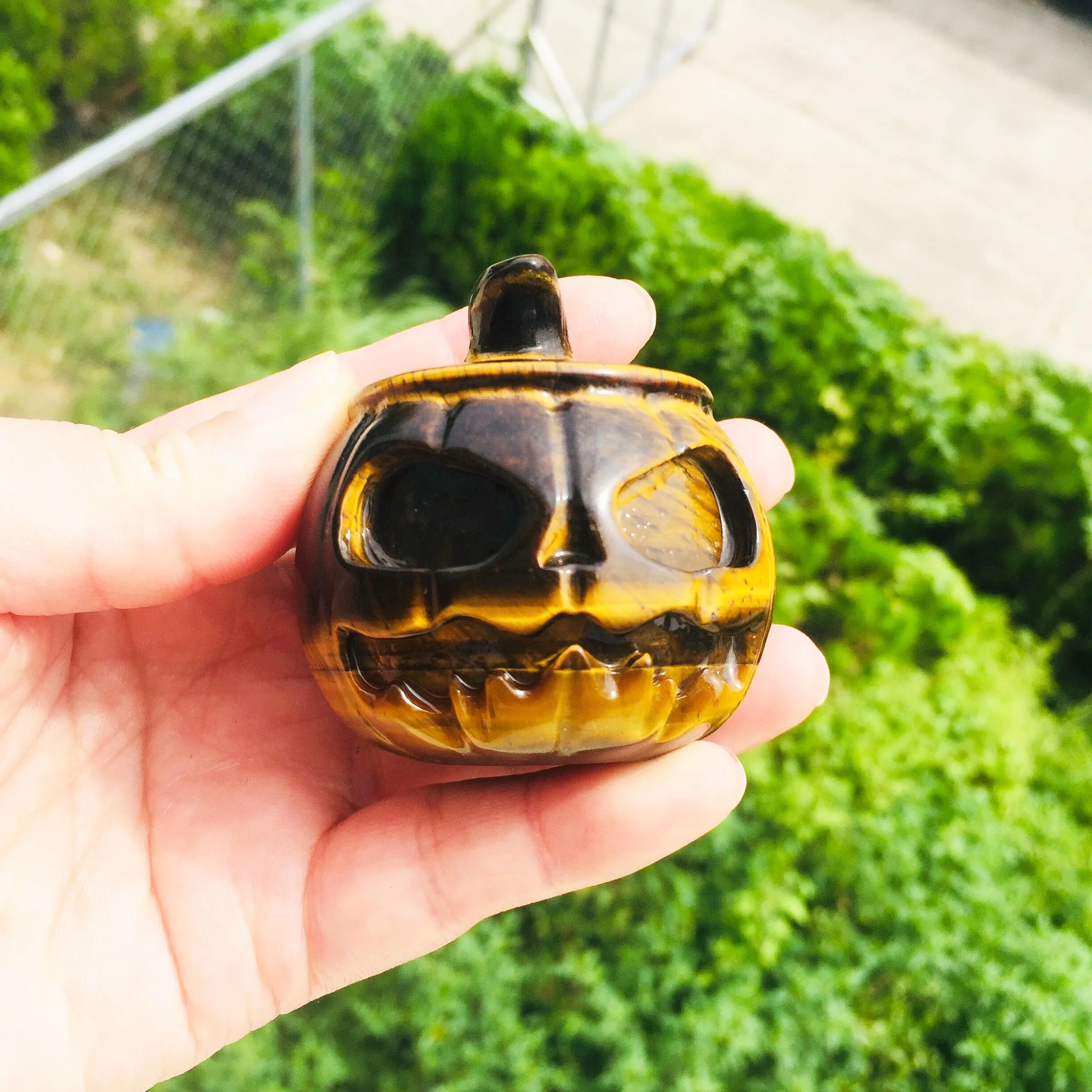 Factory direct selling Natural Hand Carved tiger eye Pumpkin Crystal Pumpkin folk crafts for Halloween decoration
Factory direct selling Natural Hand Carved tiger eye Pumpkin Crystal Pumpkin folk crafts for Halloween decoration