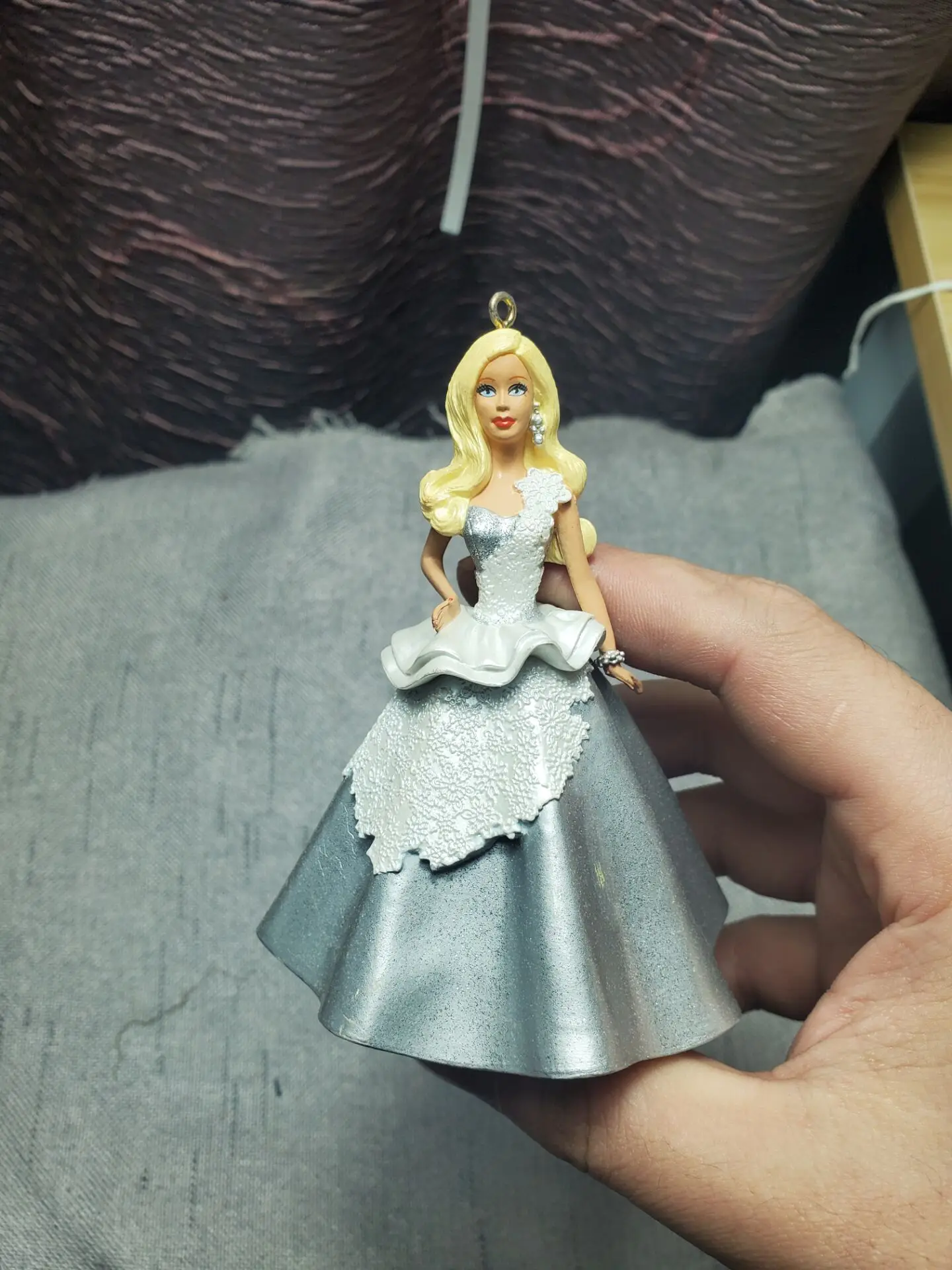 Mattel toy Barbies Collection 25. Year Beautiful women cartoon figure model Doll Desk ornaments Decorative pendant for baby room
Mattel toy Barbies Collection 25. Year Beautiful women cartoon figure model Doll Desk ornaments Decorative pendant for baby room