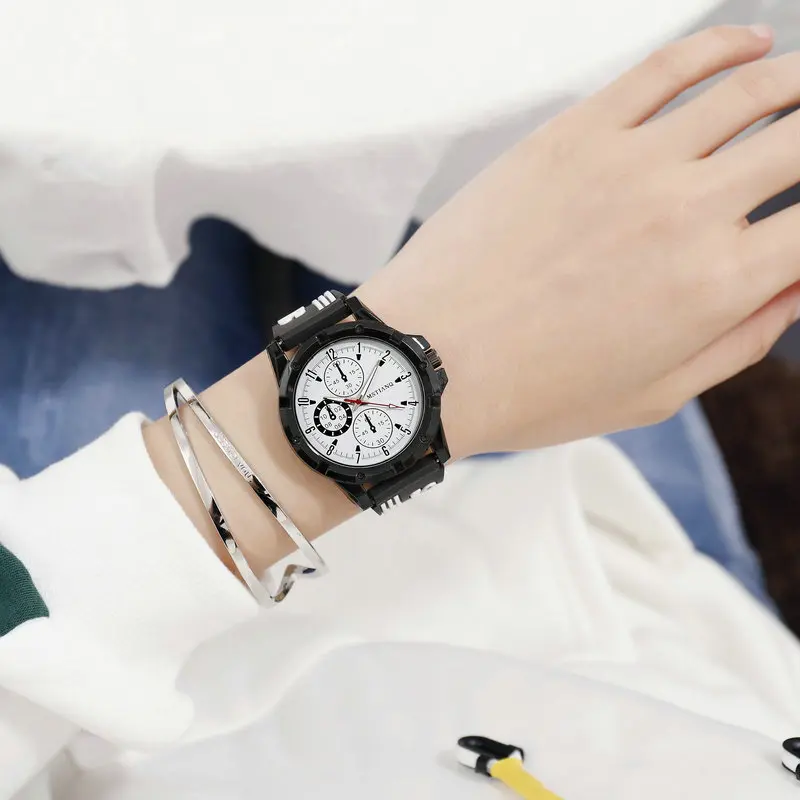 UTHAI BK33 Simple Casual Striped Silicone Harajuku BF Wind Korean Student Couple Sports Trend Watch
UTHAI BK33 Simple Casual Striped Silicone Harajuku BF Wind Korean Student Couple Sports Trend Watch