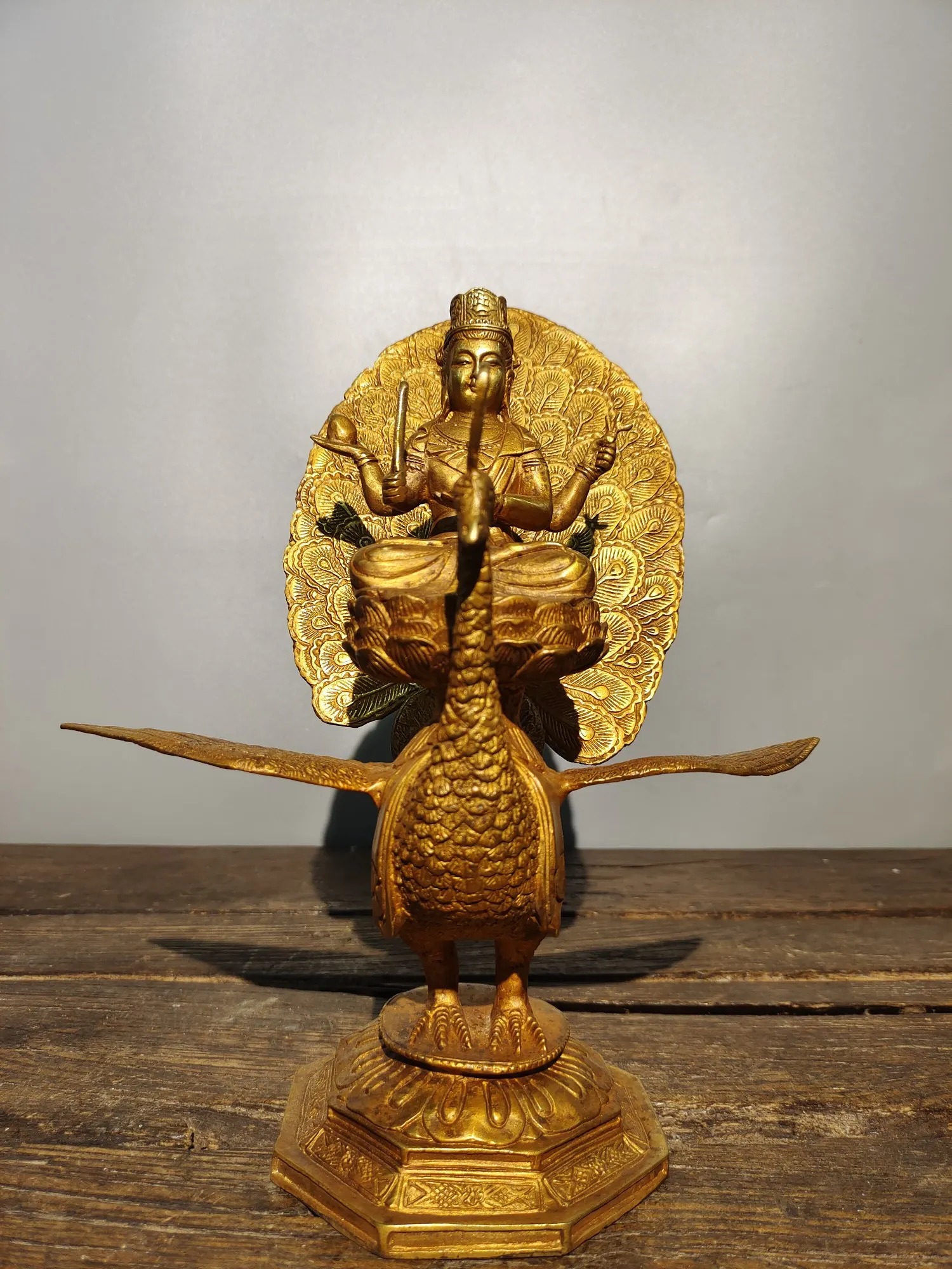 10"Tibetan Temple Collection Old Bronze Gilt Mahamayuri Peacock Da Ming King Dharma protector Back light Lotus Terrace Buddha
10"Tibetan Temple Collection Old Bronze Gilt Mahamayuri Peacock Da Ming King Dharma protector Back light Lotus Terrace Buddha