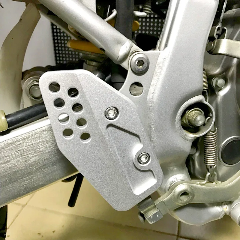 Rear brake pump protection for XR250/XR250BAJA/XR250Motard 1995-2007
Rear brake pump protection for XR250/XR250BAJA/XR250Motard 1995-2007