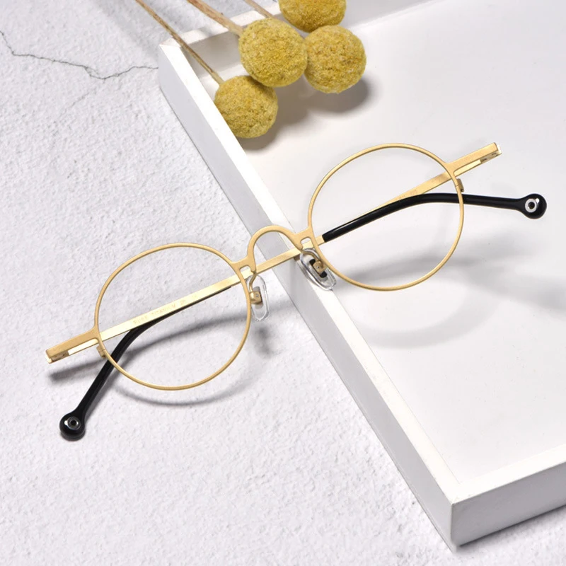 Retro Gold Small Round Eyeglasses Pure Titanium Anti-blue Eyewear Ultralight Exquisite Computer Glasses
Retro Gold Small Round Eyeglasses Pure Titanium Anti-blue Eyewear Ultralight Exquisite Computer Glasses
