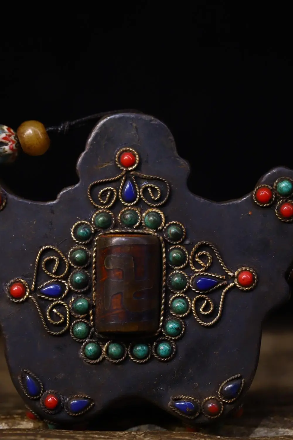 3"Tibetan Temple Collection Old Natural Meteorite Painted Mosaic Gem gZi Beads Garuda Dhwaja Pendant Pendant Amulet
3"Tibetan Temple Collection Old Natural Meteorite Painted Mosaic Gem gZi Beads Garuda Dhwaja Pendant Pendant Amulet