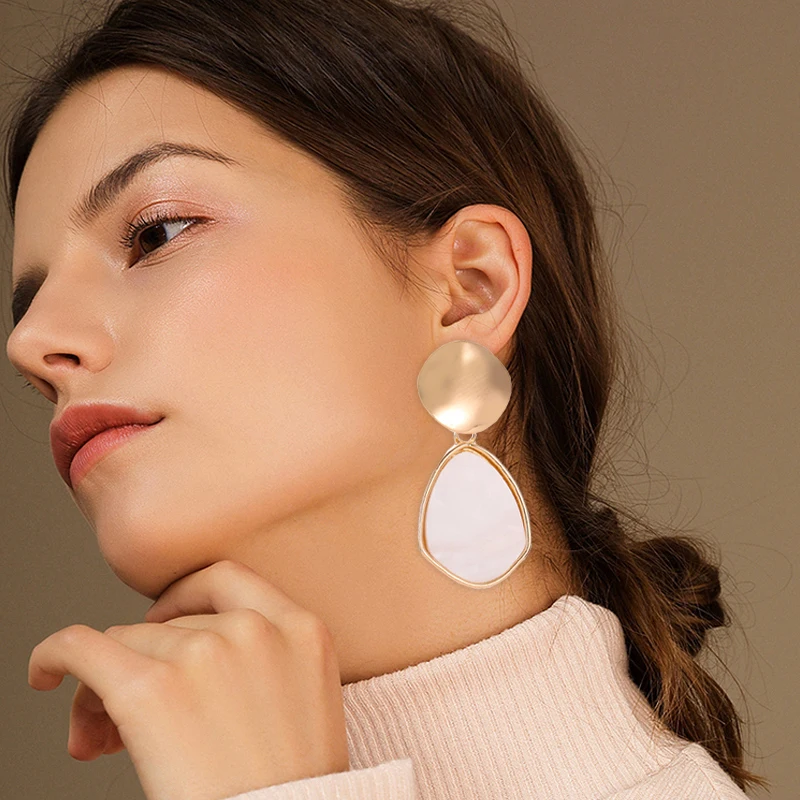 HOCOLE Fashion Gold Acrylic Drop Earrings For Women 2019 Korean Geometric Round Heart Dangle Earring Wedding Jewelry Wholesale
HOCOLE Fashion Gold Acrylic Drop Earrings For Women 2019 Korean Geometric Round Heart Dangle Earring Wedding Jewelry Wholesale