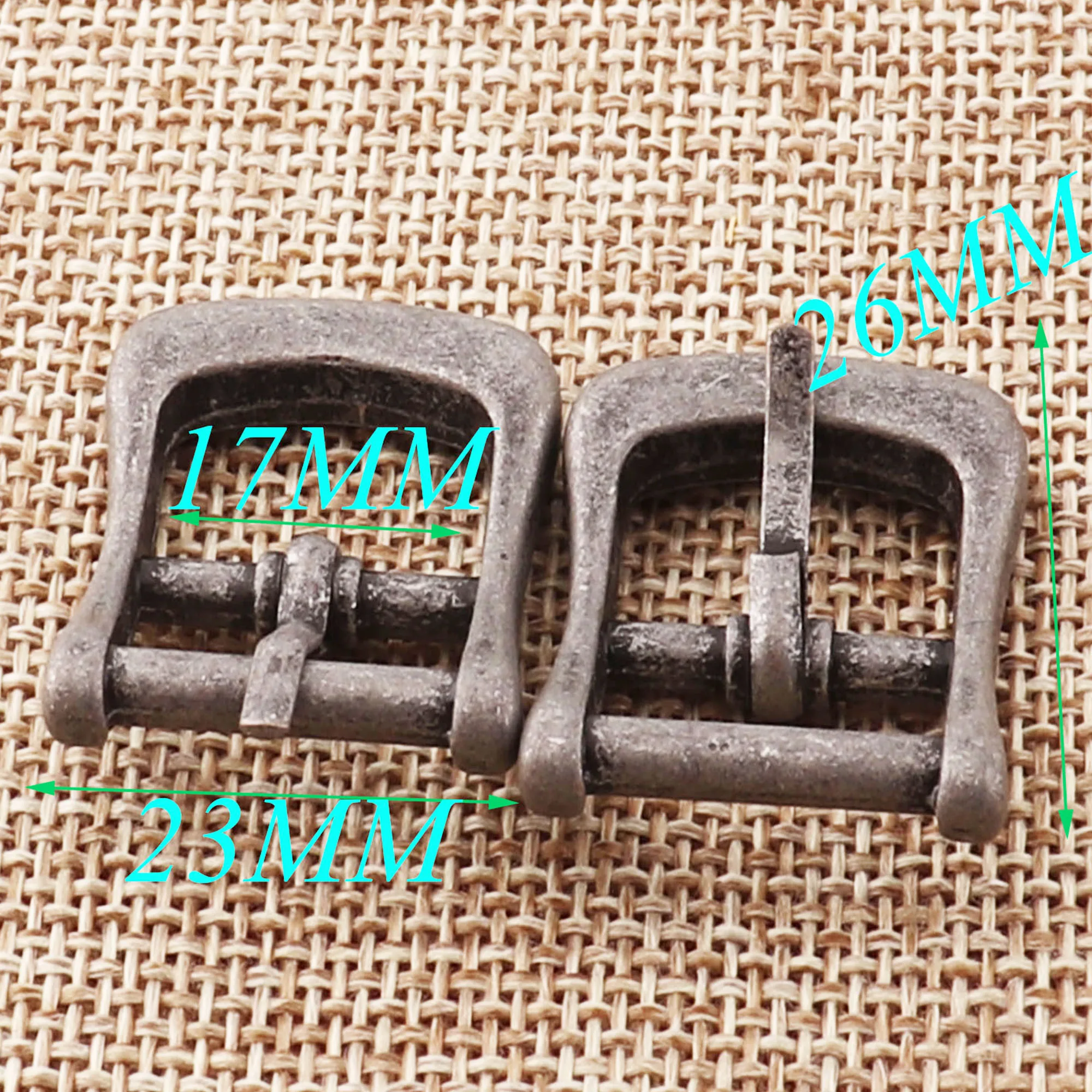 20 PCS Metal Center Bar Buckle Gray Black Sliders Buckles 17mm Belt Adjustable webbing Purse Bag Handbag Strap Keeper
20 PCS Metal Center Bar Buckle Gray Black Sliders Buckles 17mm Belt Adjustable webbing Purse Bag Handbag Strap Keeper