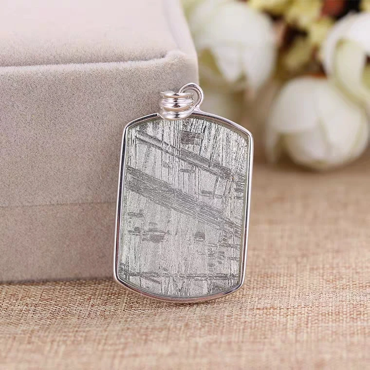 Genuine Natural Gibeon Meteorite Rectangle Pendant 34x23mm Moldavite Women Men Jewelry Charm Necklace Fashion AAAAAA
Genuine Natural Gibeon Meteorite Rectangle Pendant 34x23mm Moldavite Women Men Jewelry Charm Necklace Fashion AAAAAA