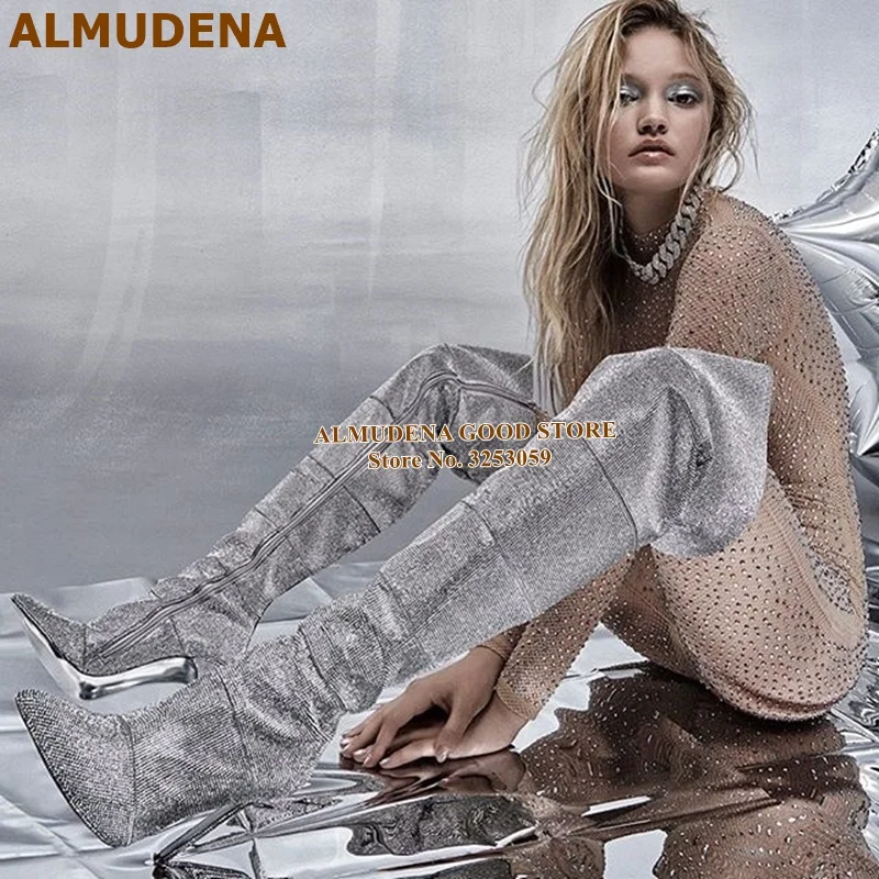 ALMUDENA Сапоги выше колена с серебряными кристаллами и блестками, дизайнерские блестящие сапоги до бедра с острым носком, свадебные туфли на шпильке
ALMUDENA Сапоги выше колена с серебряными кристаллами и блестками, дизайнерские блестящие сапоги до бедра с острым носком, свадебные туфли на шпильке