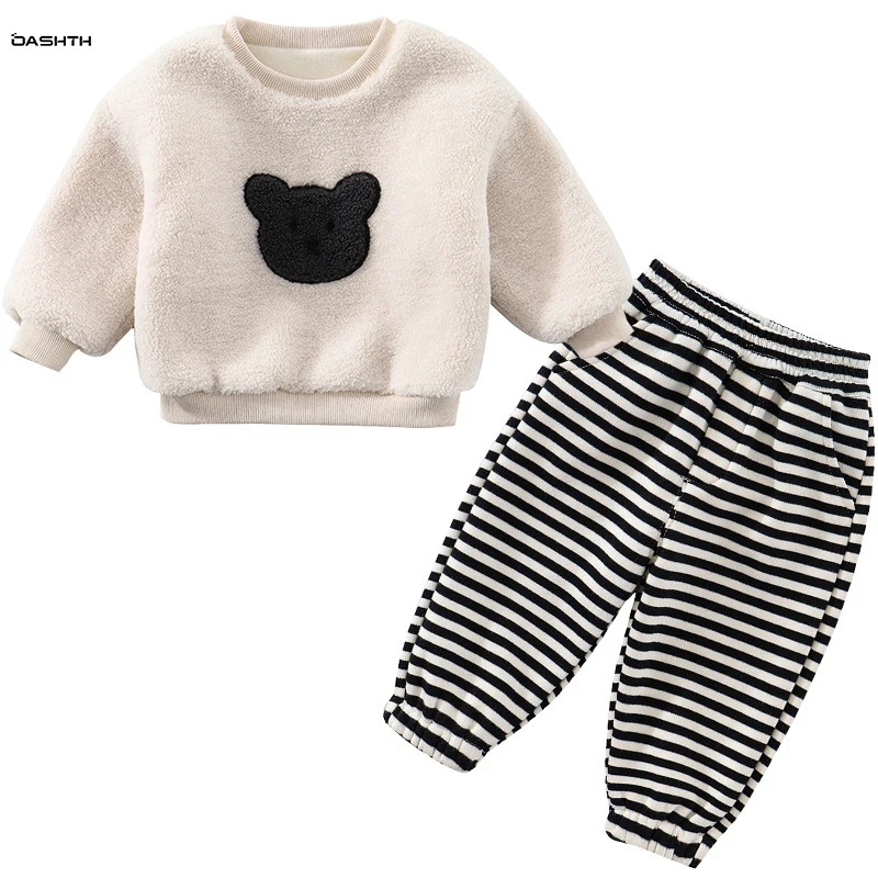 OASHTH Children plus velvet suit new boys and girls baby bear sweater casual pants two-piece set
OASHTH Children plus velvet suit new boys and girls baby bear sweater casual pants two-piece set