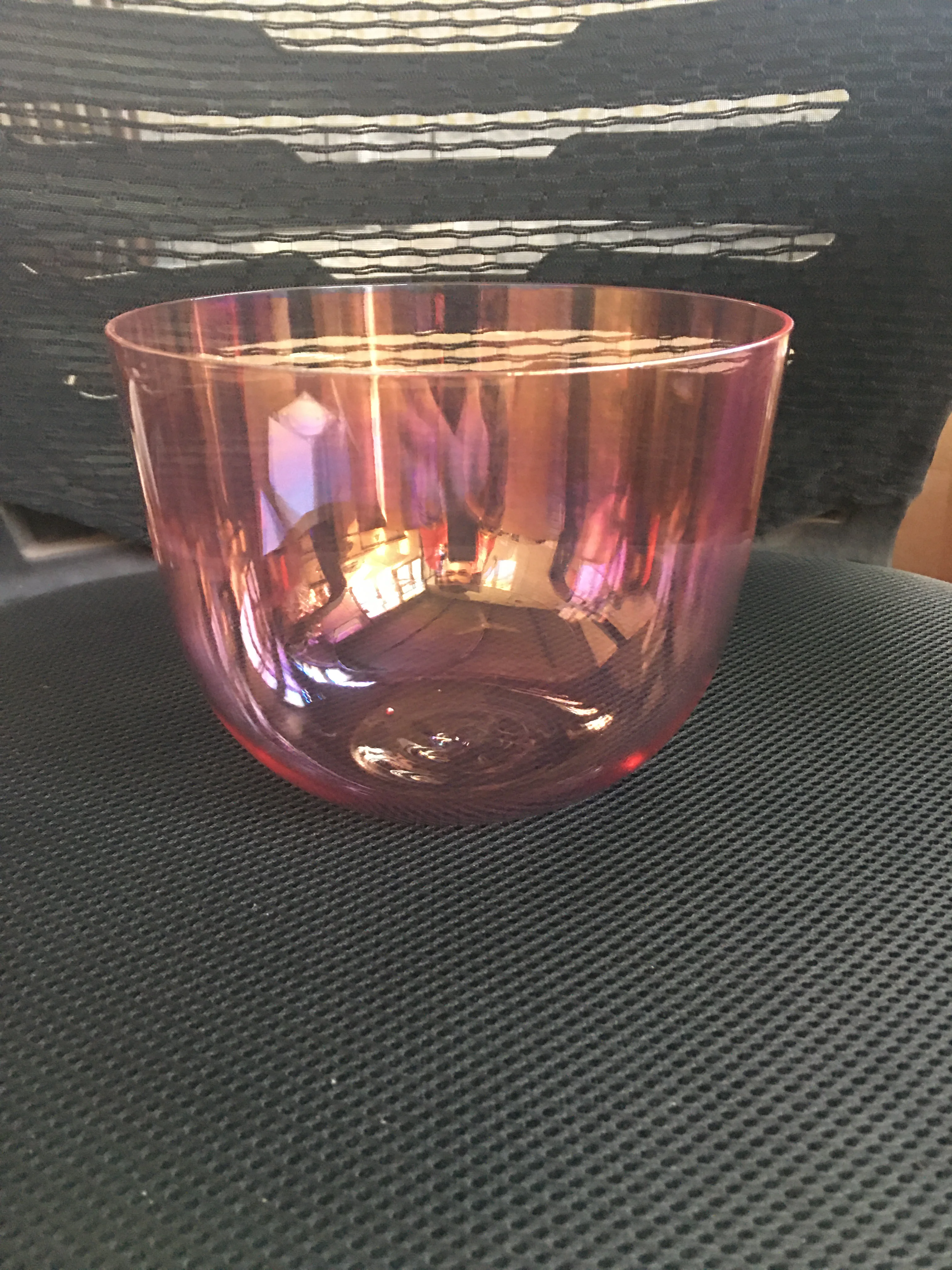 Deep Tone lower frequency 2nd octave B Crown chakra alchemy magic purple color crystal siniging bowl about 8.5"
Deep Tone lower frequency 2nd octave B Crown chakra alchemy magic purple color crystal siniging bowl about 8.5"