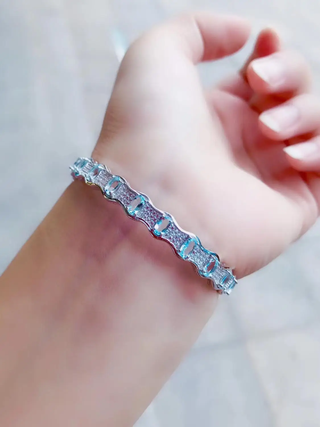 Fashion Design of Natural Aquamarine Bracelet 925 Silver New Lady's Beautiful Jewelry
Fashion Design of Natural Aquamarine Bracelet 925 Silver New Lady's Beautiful Jewelry