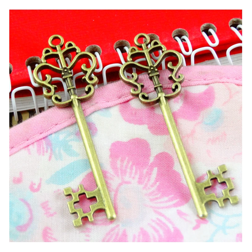 30pcs/lot Antique Bronze Color 59*18mm Key Charms Pendants Handmade Key Charm for DIY Jewelry Making Findings
30pcs/lot Antique Bronze Color 59*18mm Key Charms Pendants Handmade Key Charm for DIY Jewelry Making Findings