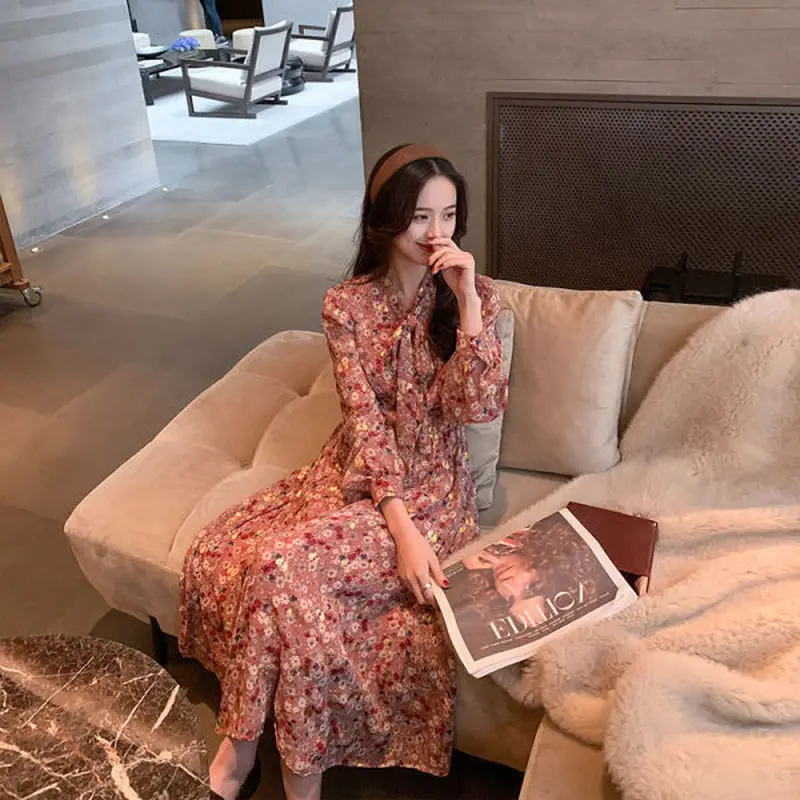 2021 spring new broken Flower Chiffon Dress French retro design medium long foreign style skirt
2021 spring new broken Flower Chiffon Dress French retro design medium long foreign style skirt