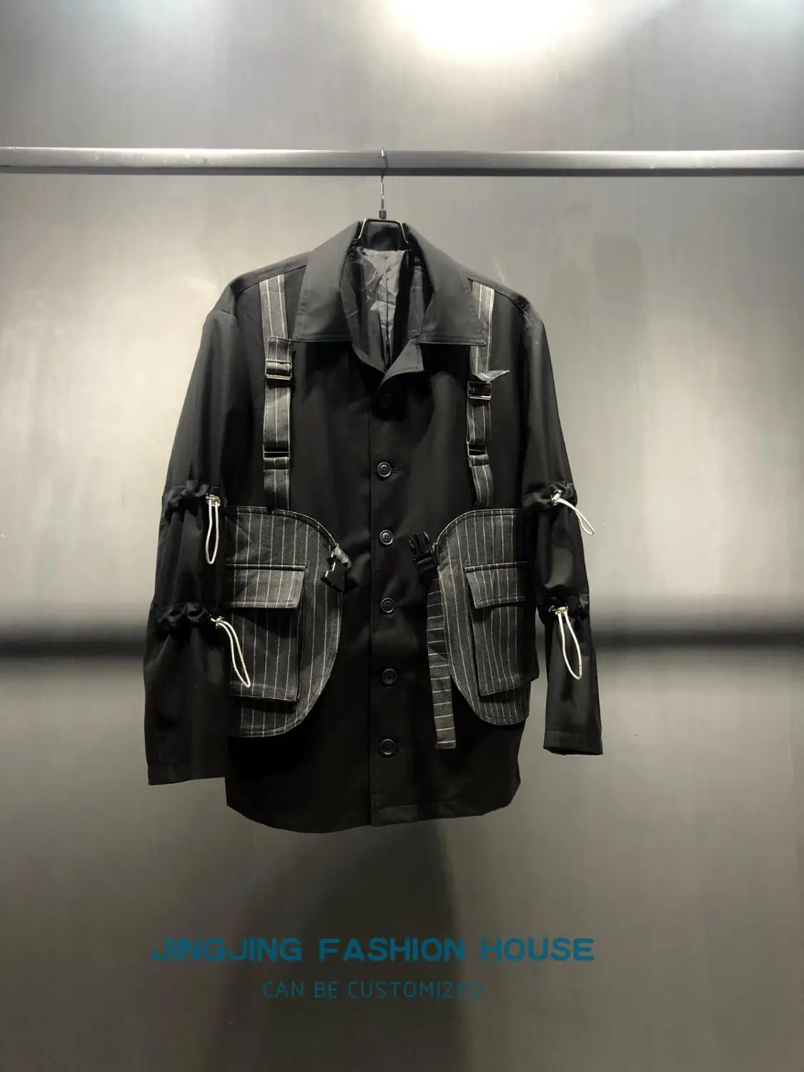 2020 Fashionable dress stereo clipping is mixed together gray stripe is black 4 close buckle waistcoat jacket men and women
2020 Fashionable dress stereo clipping is mixed together gray stripe is black 4 close buckle waistcoat jacket men and women
