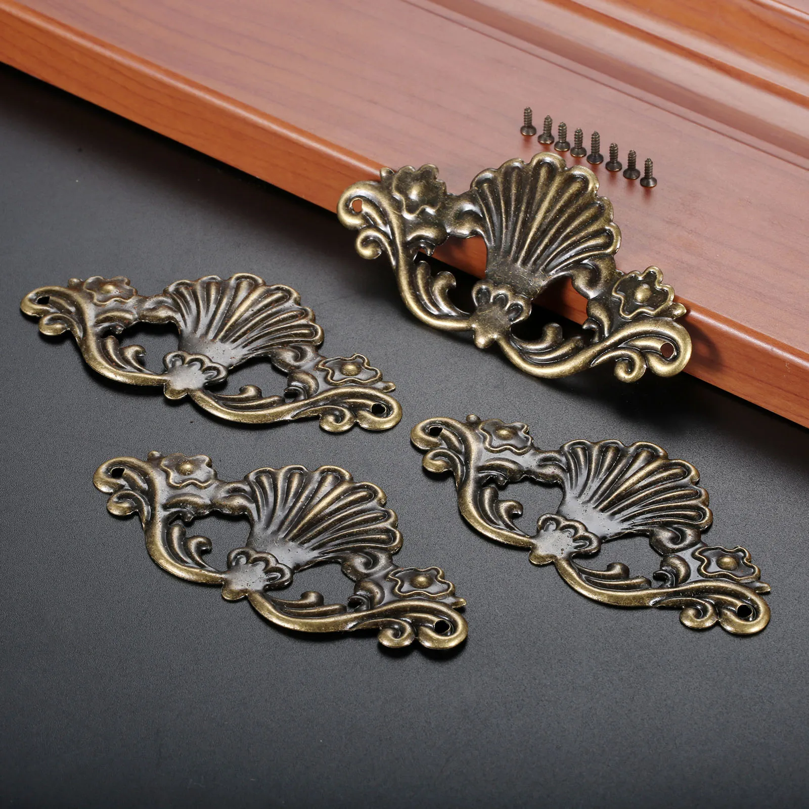 4pcs Wooden Box Coner Decorative Protectors Bracket Protector Corners Antique Bronze Tone Old Style Vintage Cover 97*47mm
4pcs Wooden Box Coner Decorative Protectors Bracket Protector Corners Antique Bronze Tone Old Style Vintage Cover 97*47mm