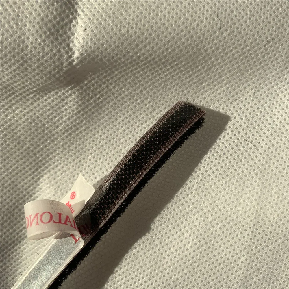 Изготовленная на заказ самоклеящаяся уплотнительная лента с щеткой, устойчивая к атмосферным воздействиям ворсовая полоса, 10 м, пыленепроницаемая, шумоподавление для дверей и окон, черная
Изготовленная на заказ самоклеящаяся уплотнительная лента с щеткой, устойчивая к атмосферным воздействиям ворсовая полоса, 10 м, пыленепроницаемая, шумоподавление для дверей и окон, черная