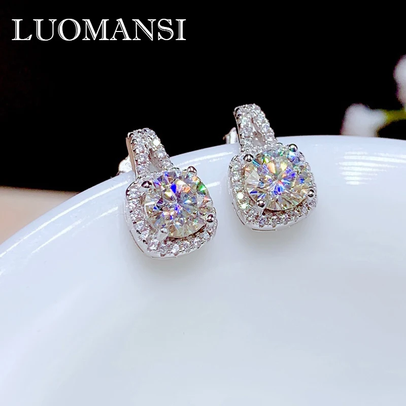 Luomansi Genuine 1CT D Color Moissanite Diamond Earrings 100% S925 Sterling Silver Super Shiny Wedding Jewelry
Luomansi Genuine 1CT D Color Moissanite Diamond Earrings 100% S925 Sterling Silver Super Shiny Wedding Jewelry