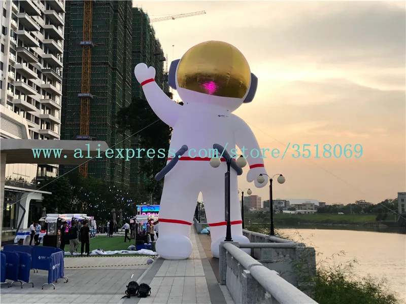 The 10-meter-high cool white inflatable astronaut model is sold for advertising campaigns.
The 10-meter-high cool white inflatable astronaut model is sold for advertising campaigns.