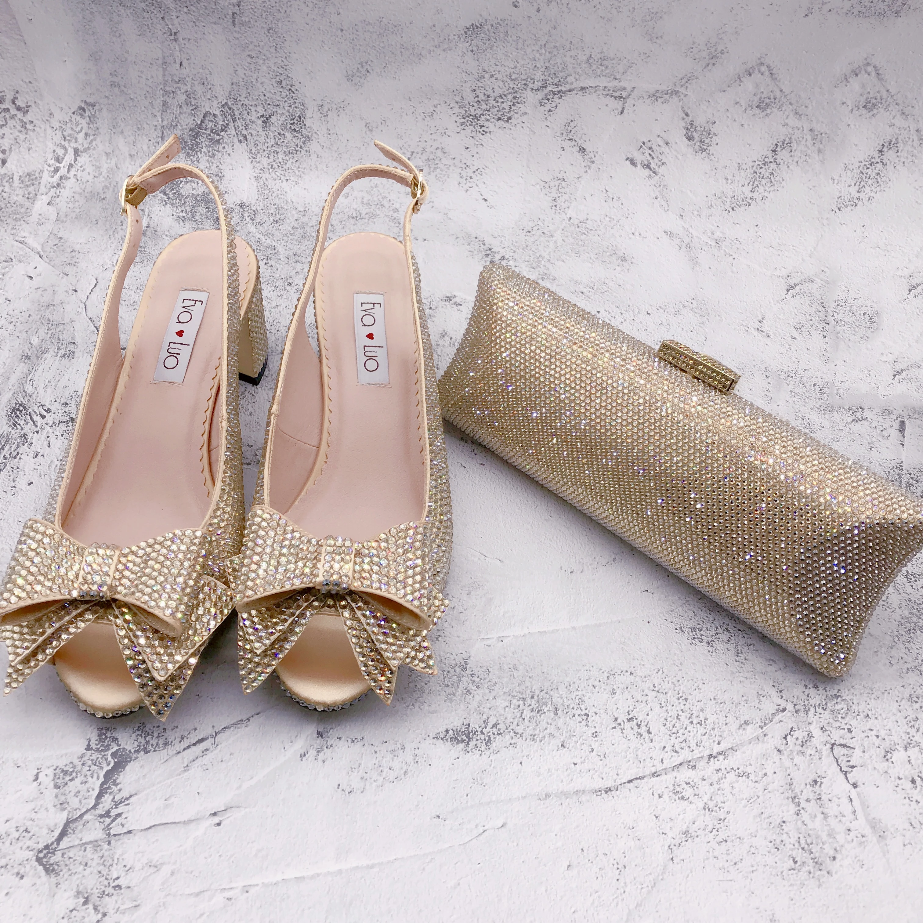 BS1380 Custom Made Dress Sandal Women Shoes Bridal Wedding Champagne Gold Crystal Shoes With Matching Bag Set
BS1380 Custom Made Dress Sandal Women Shoes Bridal Wedding Champagne Gold Crystal Shoes With Matching Bag Set