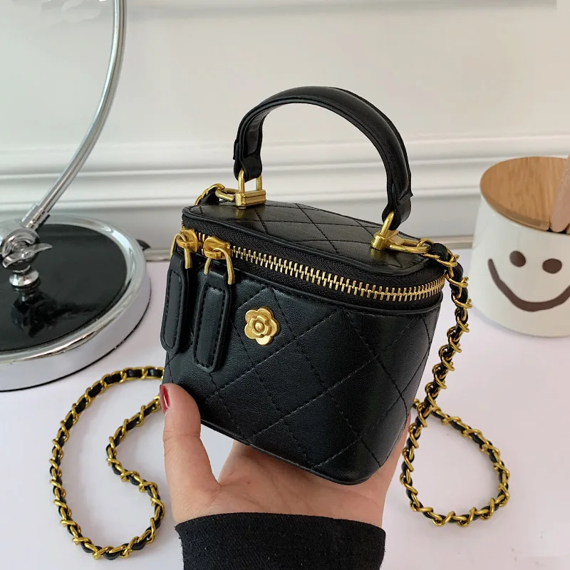 Small Crossbody Shoulder Bags for Women Classic Mini Quilted Clutches Female Small Square Box Crossbody Bag Metal Chain Handbag
Small Crossbody Shoulder Bags for Women Classic Mini Quilted Clutches Female Small Square Box Crossbody Bag Metal Chain Handbag