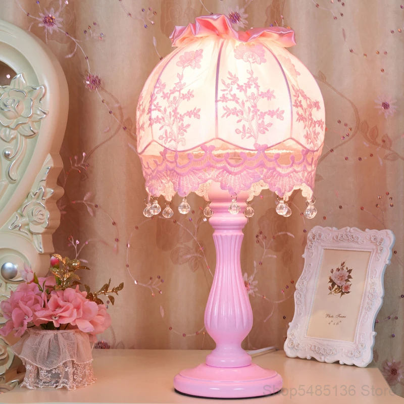 Korean Simple Retro Lace Fabric Table Lamp Personality Creative Living Room Study Bedroom Bedside Romantic Decorative Lighting
Korean Simple Retro Lace Fabric Table Lamp Personality Creative Living Room Study Bedroom Bedside Romantic Decorative Lighting