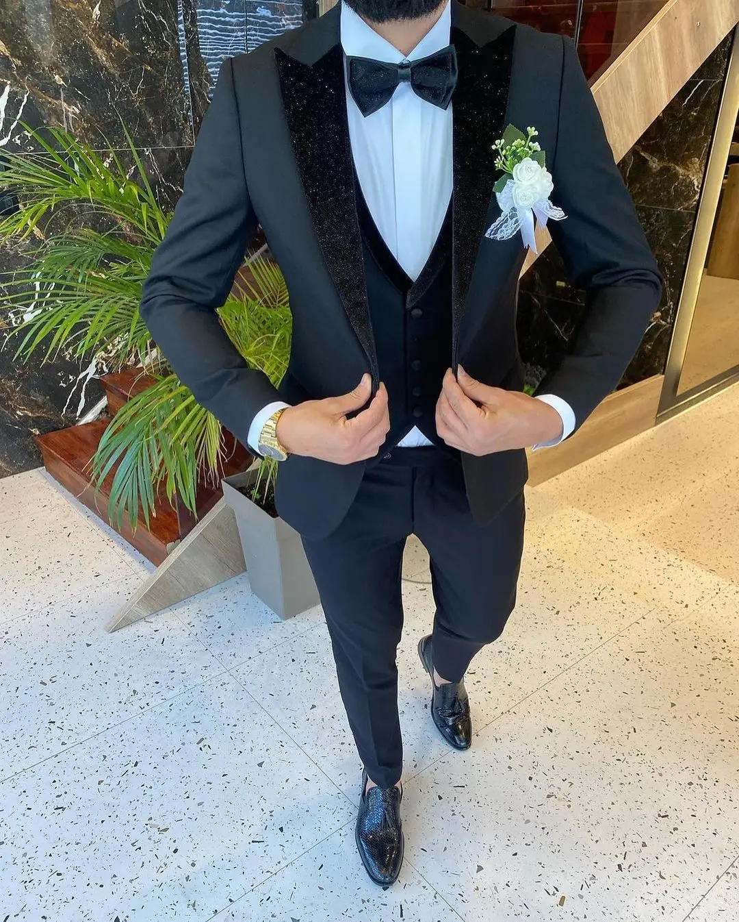 Latest Elegant Designs Custom Made Formal Black Mens Suits 3Pieces Shiny Lapel Groom Dress Suit For Wedding Slim Fit Male Blazer
Latest Elegant Designs Custom Made Formal Black Mens Suits 3Pieces Shiny Lapel Groom Dress Suit For Wedding Slim Fit Male Blazer