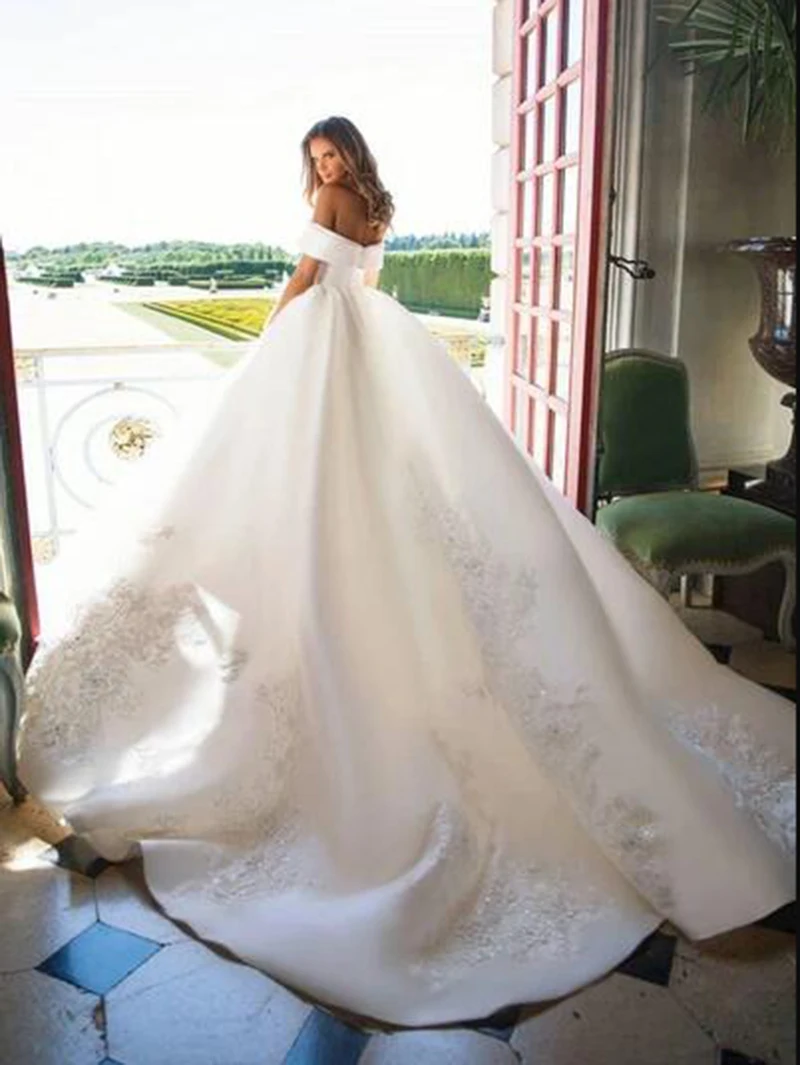 Lace Bridal Dress Satin Ball Gown 2024 Simple Princess Long Tail Wedding Gowns Plus Size robe de soirée de mariage платье
Lace Bridal Dress Satin Ball Gown 2024 Simple Princess Long Tail Wedding Gowns Plus Size robe de soirée de mariage платье