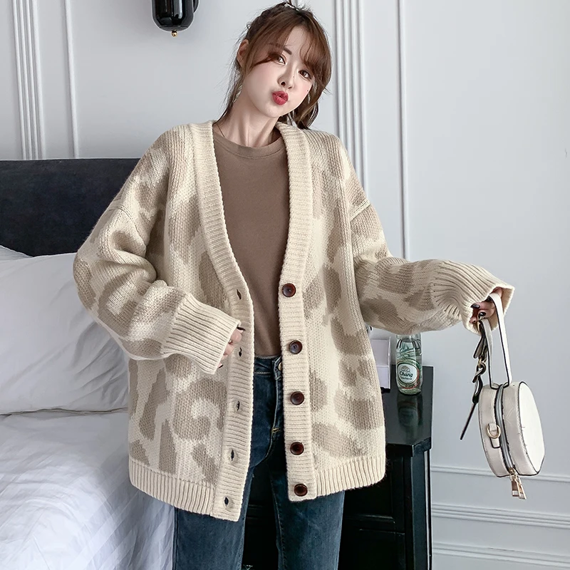 Cardigan Women Leopard Print Knitted Sweater Loose Outer Wear Tops Autumn and Winter Retro Japanese Style V Neck Thicken Sweater
Cardigan Women Leopard Print Knitted Sweater Loose Outer Wear Tops Autumn and Winter Retro Japanese Style V Neck Thicken Sweater