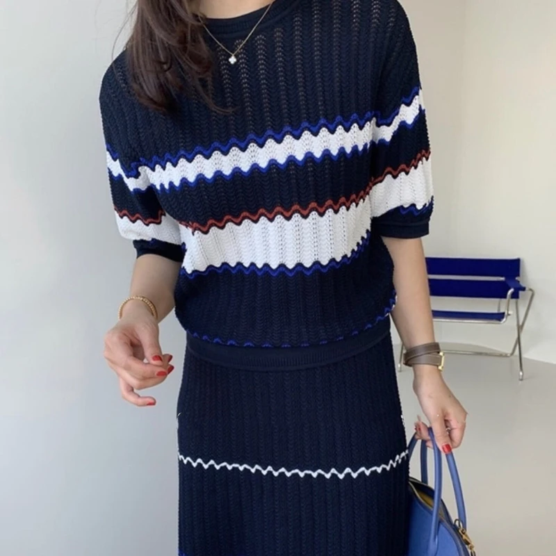 Women's Knitted Sweaters Set Wave Striped O-Neck Haft Sleeves Pullover Tops Loose Long A-Line Skirt 2 Piece Set Autumn Spring
Women's Knitted Sweaters Set Wave Striped O-Neck Haft Sleeves Pullover Tops Loose Long A-Line Skirt 2 Piece Set Autumn Spring
