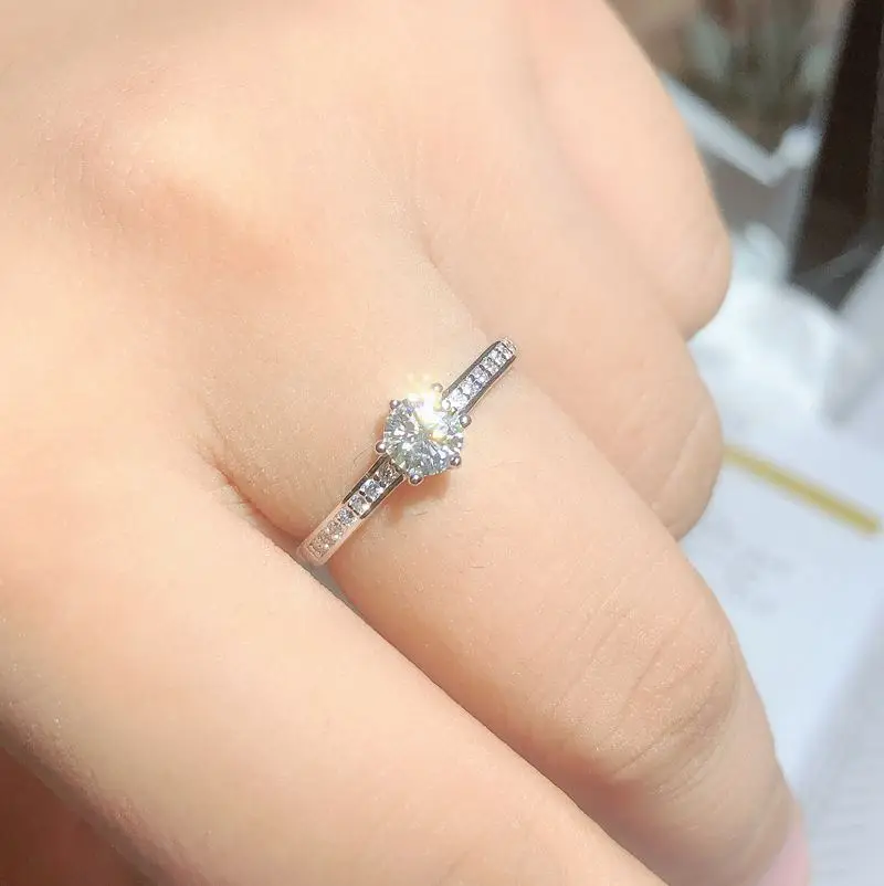Модный дизайн Moissanite, серебро 925 пробы, сильный цвет огня, алмаз, высокая твердость 0,5 карат, камень
Модный дизайн Moissanite, серебро 925 пробы, сильный цвет огня, алмаз, высокая твердость 0,5 карат, камень