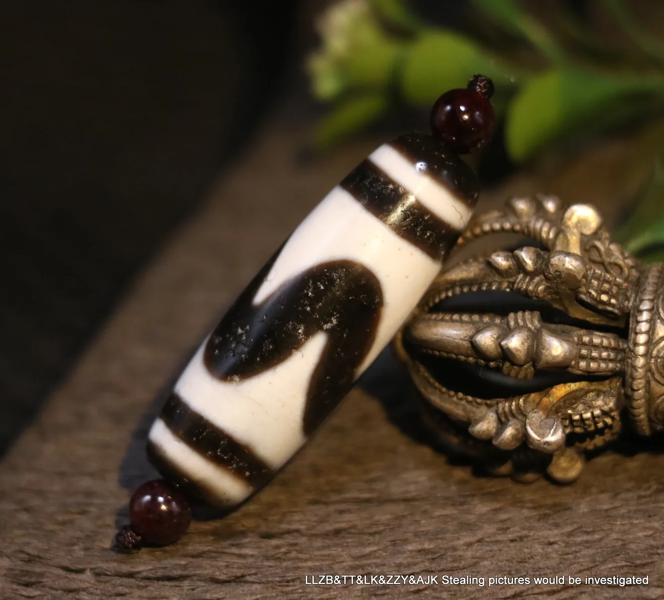 Unique Style Energy Tibetan Old Agate Tiger Tooth Symbol dZi Bead Amulet Pendant Ward off Evil Spirits LKbrother UPS1216Qs
Unique Style Energy Tibetan Old Agate Tiger Tooth Symbol dZi Bead Amulet Pendant Ward off Evil Spirits LKbrother UPS1216Qs