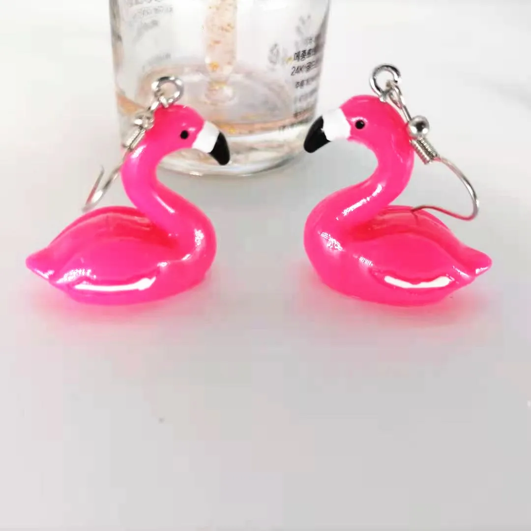 2021 new European and American cool creative simulation of three-dimensional flamingo female eardrop
2021 new European and American cool creative simulation of three-dimensional flamingo female eardrop