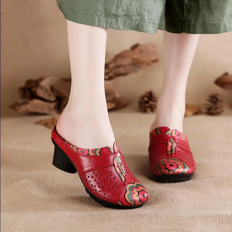 2021 New Fashion Holes Flower Slippers Genuine Leather Thick Female Slippers Outside Wearing Breathable Hole Sandals 
2021 New Fashion Holes Flower Slippers Genuine Leather Thick Female Slippers Outside Wearing Breathable Hole Sandals