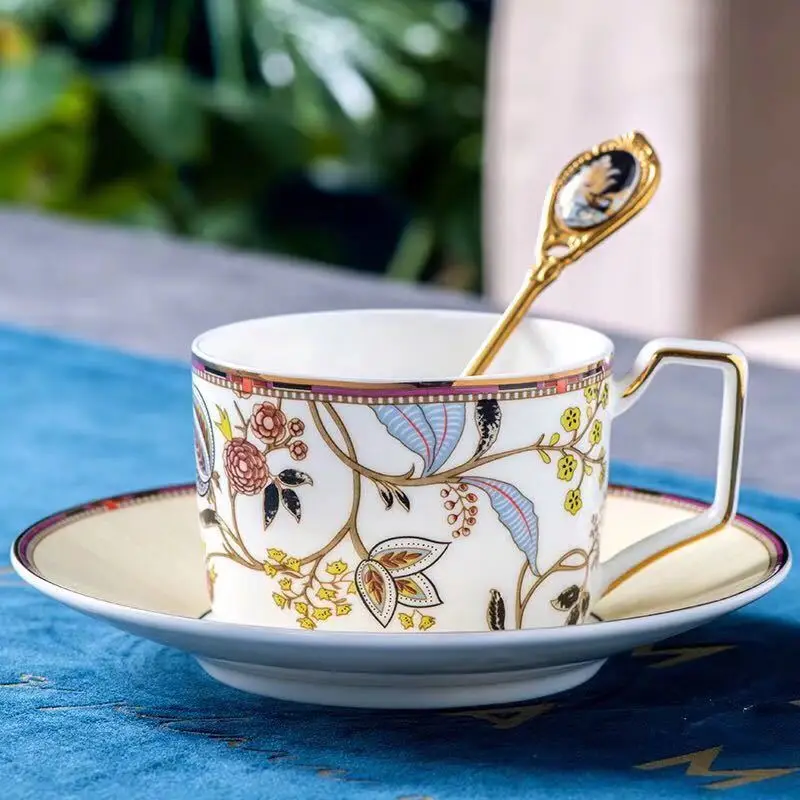 Ceramic teacups, coffee cups, Phnom Penh gift sets with spoons, European cups and saucers, patterns, stripes, Persian blue
Ceramic teacups, coffee cups, Phnom Penh gift sets with spoons, European cups and saucers, patterns, stripes, Persian blue