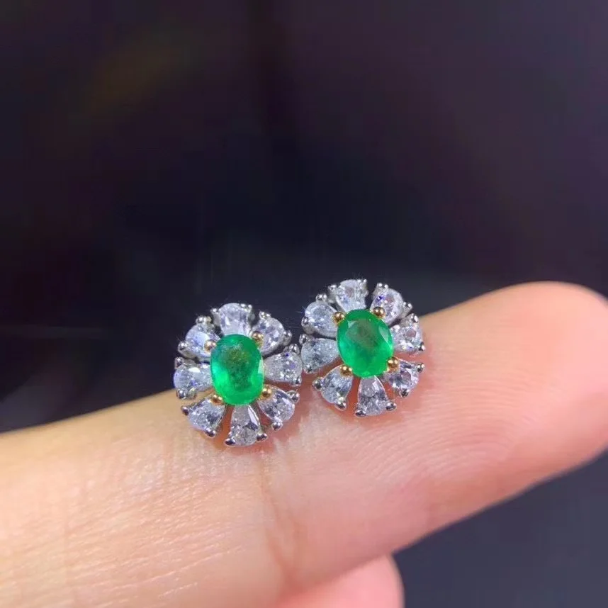 Natural emerald earrings 925 silver women's earrings high-end design luxurious atmosphere
Natural emerald earrings 925 silver women's earrings high-end design luxurious atmosphere