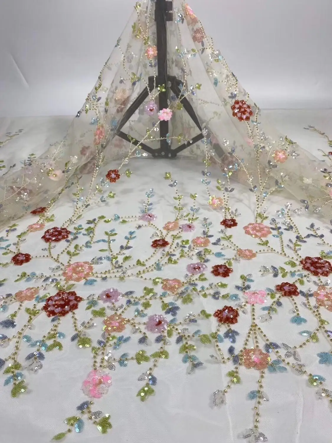 embroidered lace fabric L-616820 with beads for fashion show african tulle flower lace fabric french net lace
embroidered lace fabric L-616820 with beads for fashion show african tulle flower lace fabric french net lace