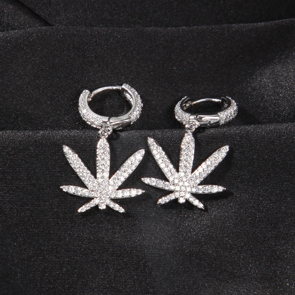Hip Hop Claw Setting AAA CZ Stone Bling Ice Out Maple CannabisS leaf Earring for Men Women CZ Earrings Unisex Fashion Jewelry
Hip Hop Claw Setting AAA CZ Stone Bling Ice Out Maple CannabisS leaf Earring for Men Women CZ Earrings Unisex Fashion Jewelry