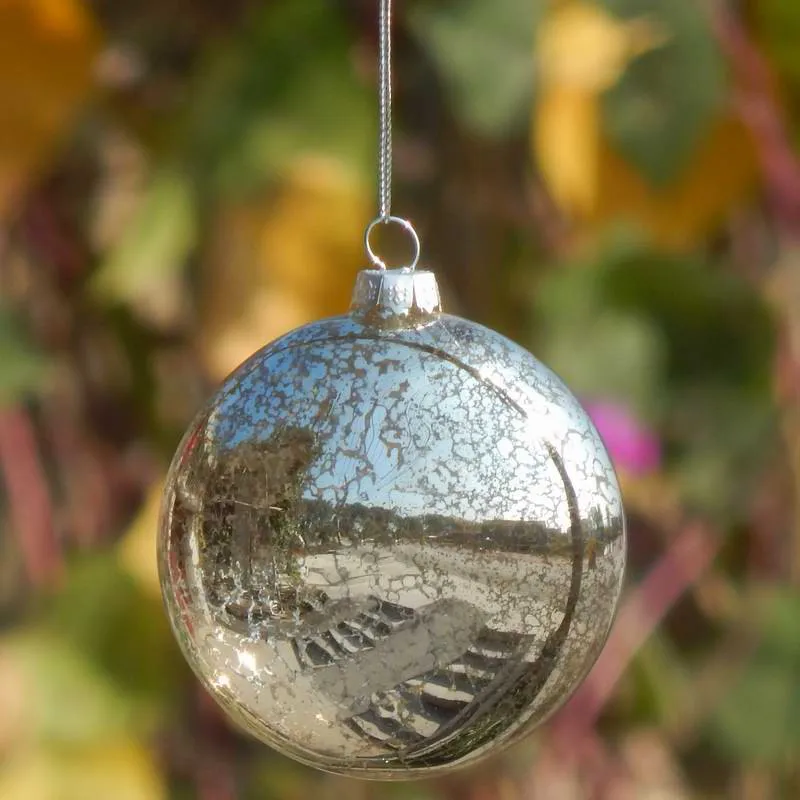 Small Packing Diameter=8cm 10cm Oblate Shaped Inner Ground Silver Craft Glass Pendant Christmas Hanging Ornament Home Decoration
Small Packing Diameter=8cm 10cm Oblate Shaped Inner Ground Silver Craft Glass Pendant Christmas Hanging Ornament Home Decoration